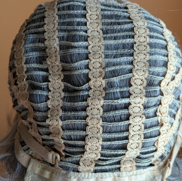 Sexy Short Wavy Curly Parting Synthetic Wig Gray The cap is medium/ regular size - Picture 8 of 11